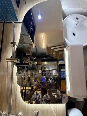 Luxury Head Shape Wall Mirrow With Led
