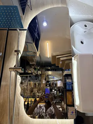 Luxury Head Shape Wall Mirrow With Led