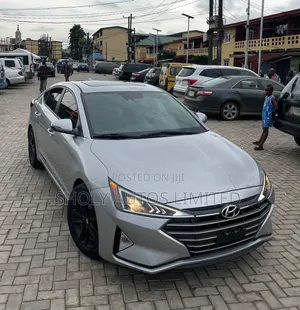 Hyundai Elantra 2019 Silver