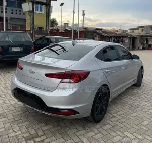 Hyundai Elantra 2019 Silver
