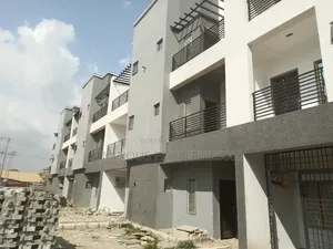 4bdrm Duplex in Tangerine Exquisite, Life Camp for sale