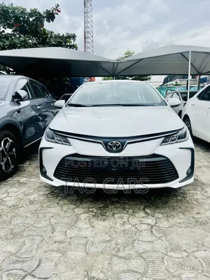 Toyota Corolla LE 2023 White