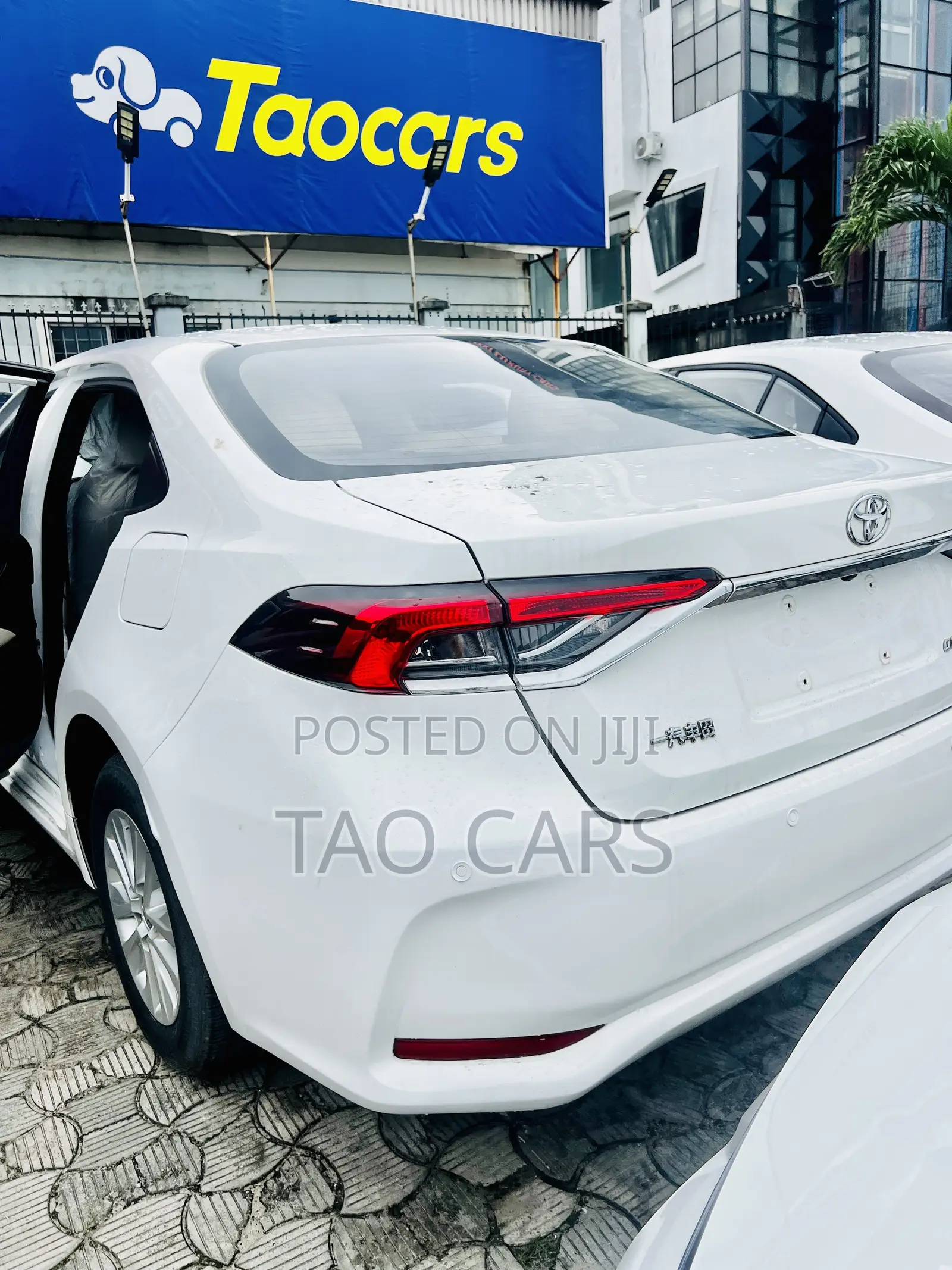 Toyota Corolla LE 2023 White