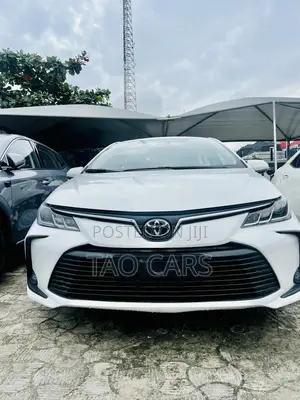 Toyota Corolla LE 2023 White