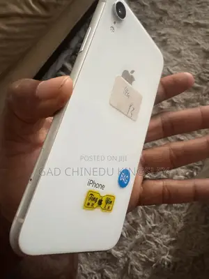 Apple iPhone XR 64 GB White