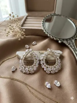 Exquisite Ladies’ Shaped Crystal Statement Earrings–Sparkling Earrings