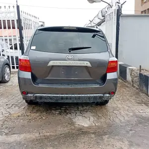 Toyota Highlander SE 2010 Gray