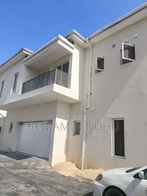 5bdrm Duplex in Pinnock Beach for sale