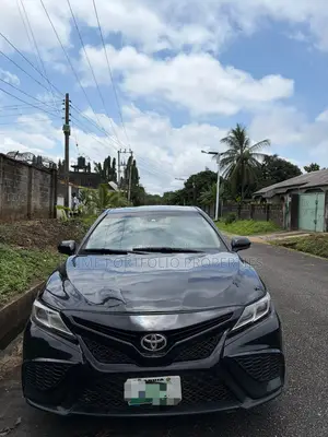 Toyota Camry SE FWD (2.5L 4cyl 8AM) 2018 Black