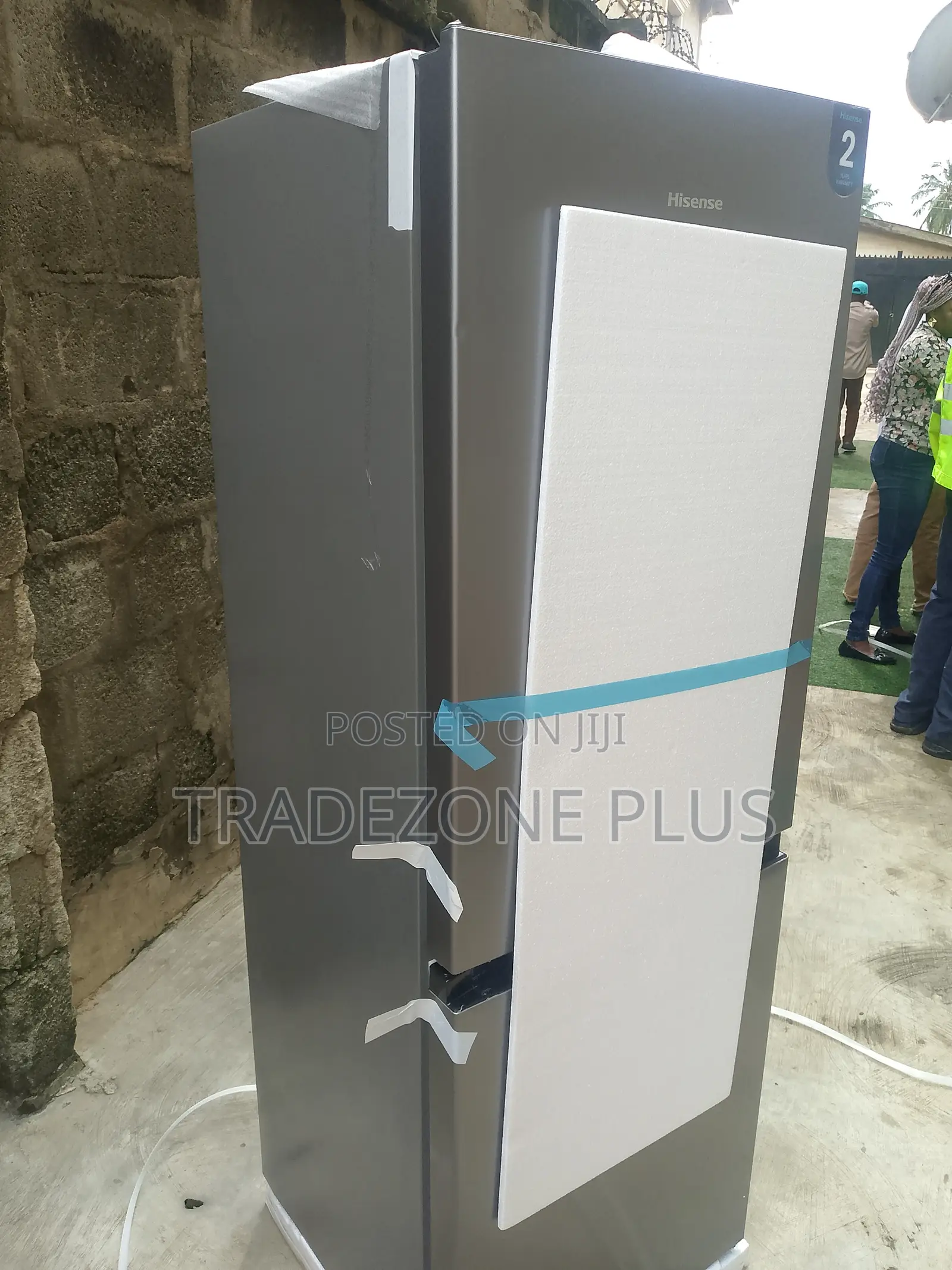 Hisense Spacious 225L Refrigerator