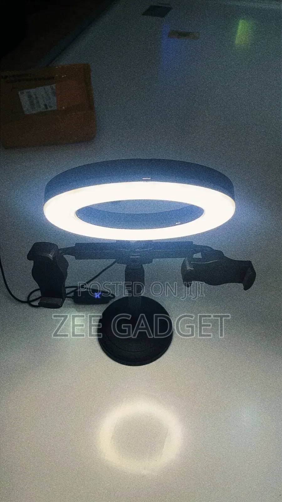Two-Hand Mobile Phone Live Light Holder Stand