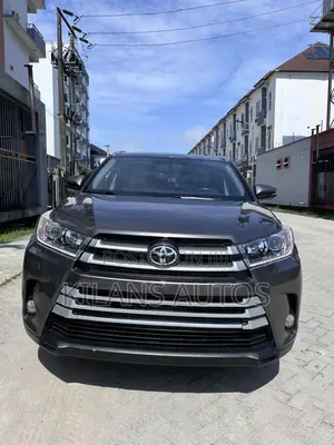 Toyota Highlander XLE 4x4 V6 (3.5L 6cyl 8A) 2017 Gray