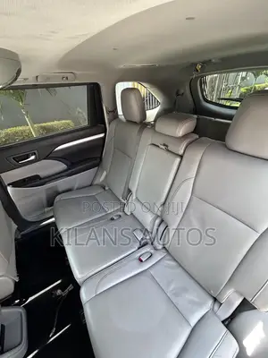 Toyota Highlander XLE 4x4 V6 (3.5L 6cyl 8A) 2017 Gray