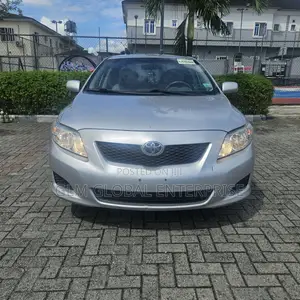 Toyota Corolla LE 4dr Sedan (1.8L 4cyl 4A) 2010 Silver