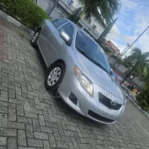 Toyota Corolla LE 4dr Sedan (1.8L 4cyl 4A) 2010 Silver