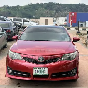 Toyota Camry SE 4dr Sedan (2.5L 4cyl 6A) 2013 Red
