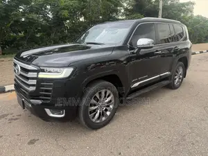 Toyota Land Cruiser LC300 2024 Black