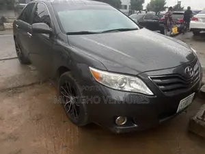Toyota Camry LE 4dr Sedan (2.5L 4cyl 6A) 2011 Gray