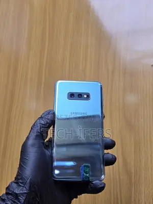 Samsung Galaxy S10e 128 GB Silver