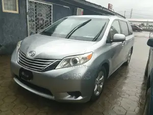 Toyota Sienna 2012 Silver