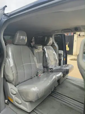 Toyota Sienna XLE AWD 7-Passenger 2013 Blue