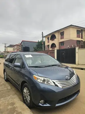 Toyota Sienna XLE AWD 7-Passenger 2013 Blue
