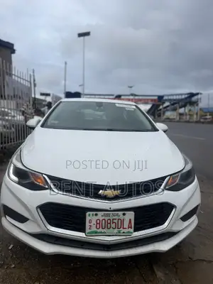 Chevrolet Cruze LT Auto Hatchback 2017 White