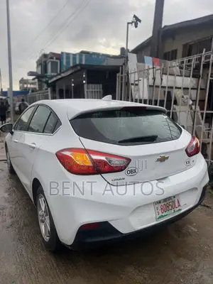 Chevrolet Cruze LT Auto Hatchback 2017 White