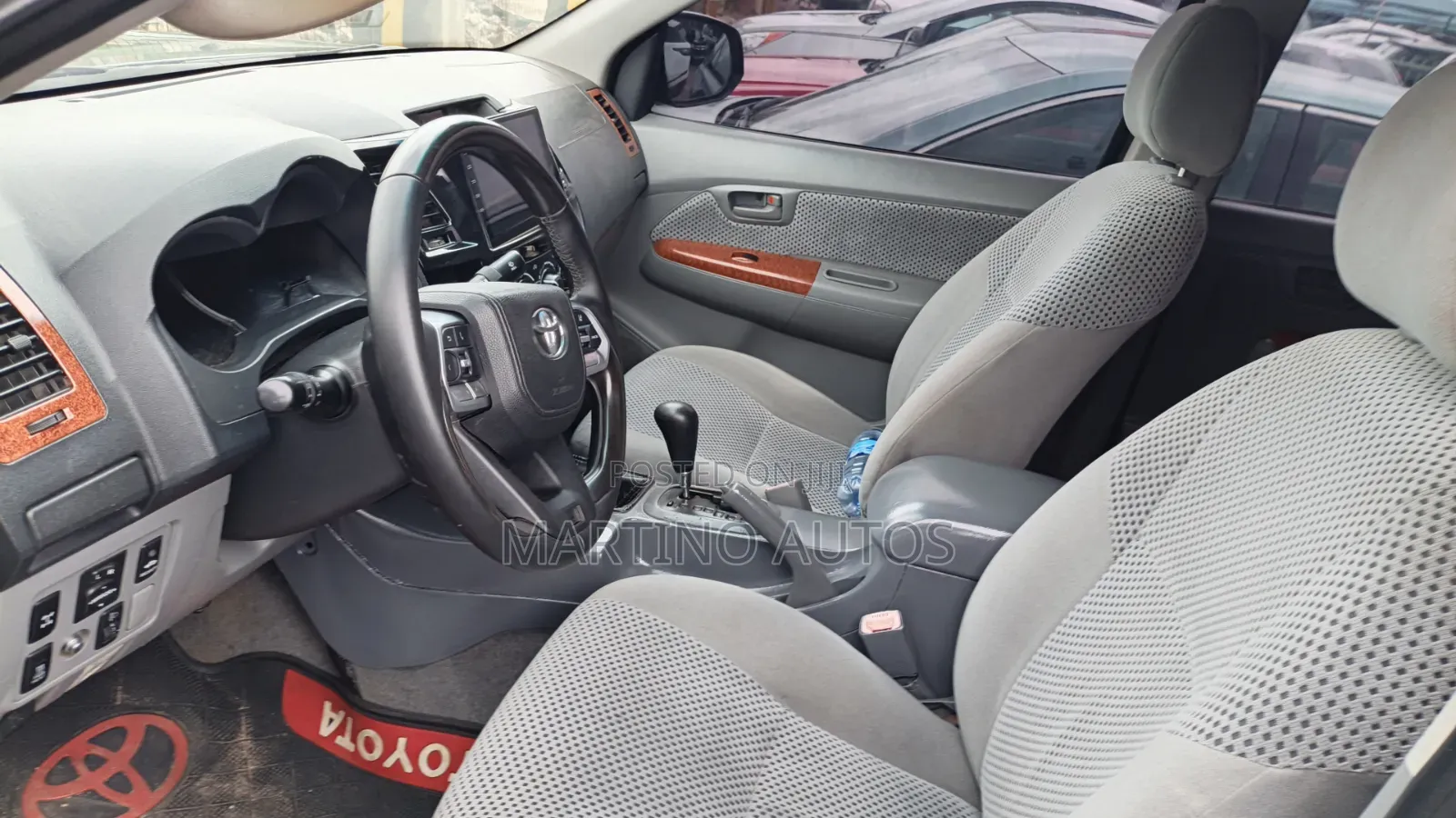 Toyota Hilux 2015 Black