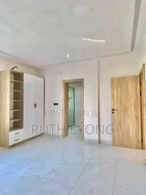 4bdrm Townhouse / Terrace in Lekki Phase 1 Off for rent