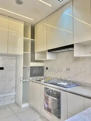 4bdrm Townhouse / Terrace in Lekki Phase 1 Off for rent