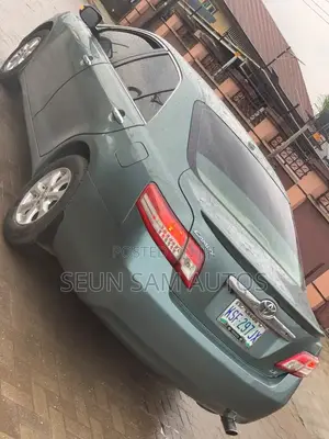 Toyota Camry LE 4dr Sedan (2.5L 4cyl 6AM) 2010 Green