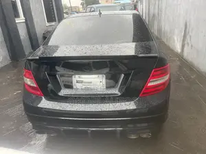 Mercedes-Benz C300 2010 Black