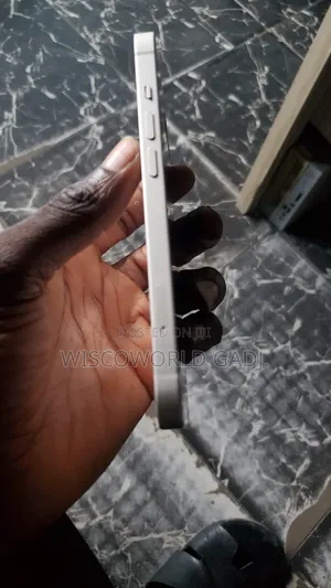Apple iPhone 13 128 GB White