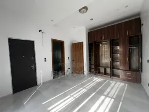 4bdrm Townhouse / Terrace in Off Spg Road Ologolo for rent