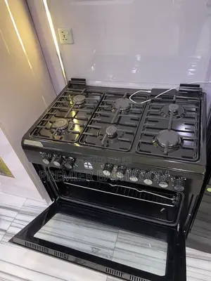 Black Kitchen Oven With 6 Burners