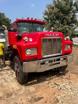 Mack R Model Trailer