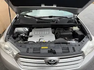 Toyota Highlander Limited 2011 Silver