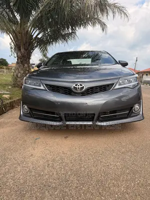 Toyota Camry SE V6 4dr Sedan (3.5L 6cyl 6A) 2013 Gray