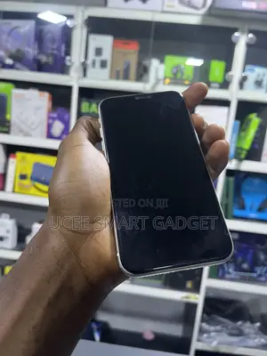 Apple iPhone 11 64 GB White