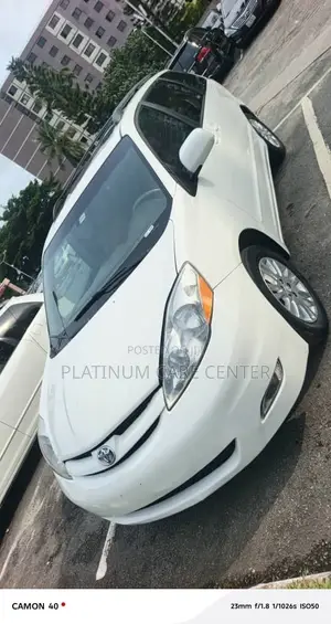 Toyota Sienna LE 2009 White