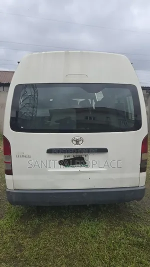 Toyota HiAce 2014 White