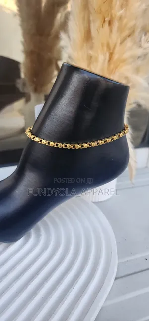 Boxed Designed Leg Chain