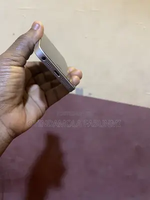 Apple iPhone SE 32 GB Silver
