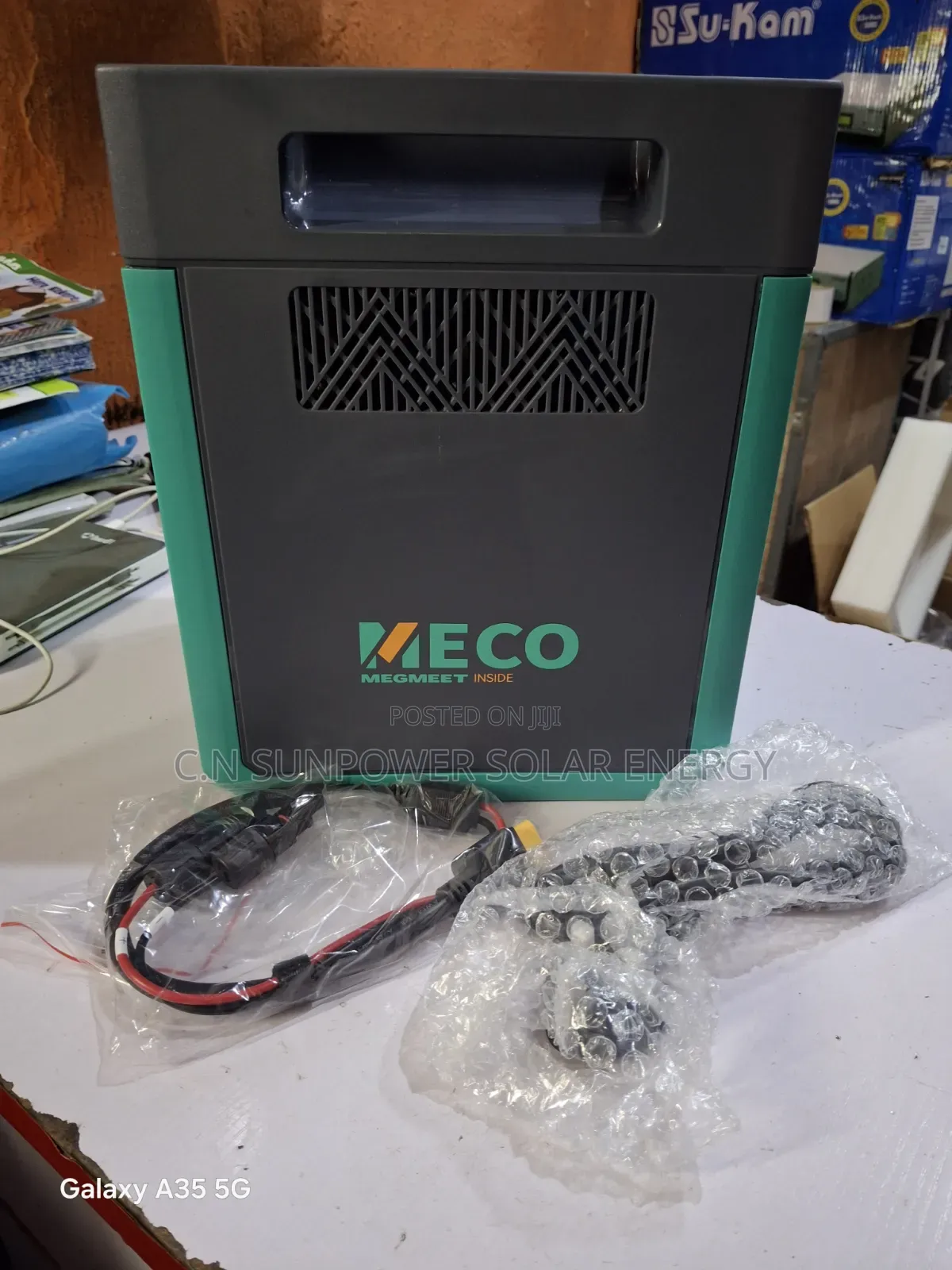 2000w/ 2kwh Meco Solar Generator