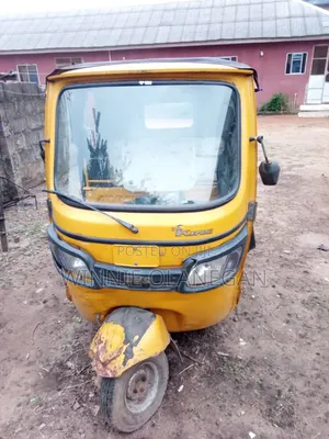 TVS King Cargo 2022 Yellow