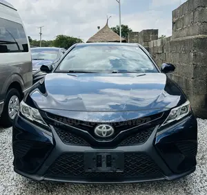 Toyota Camry SE (2.5L 4cyl 8A) 2019 Blue