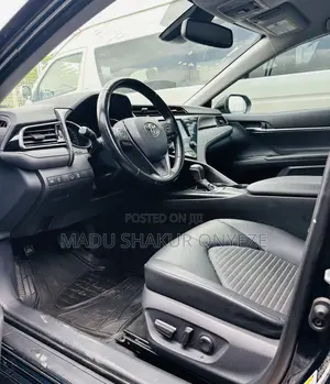 Toyota Camry SE (2.5L 4cyl 8A) 2019 Blue