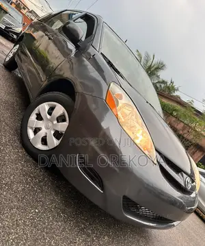 Toyota Sienna LE AWD 2005 Gray