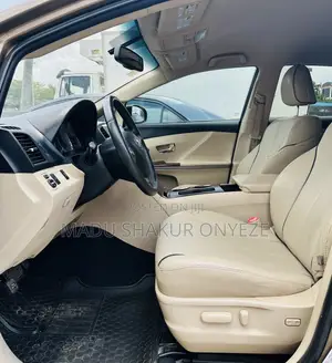 Toyota Venza V6 AWD 2010 Brown